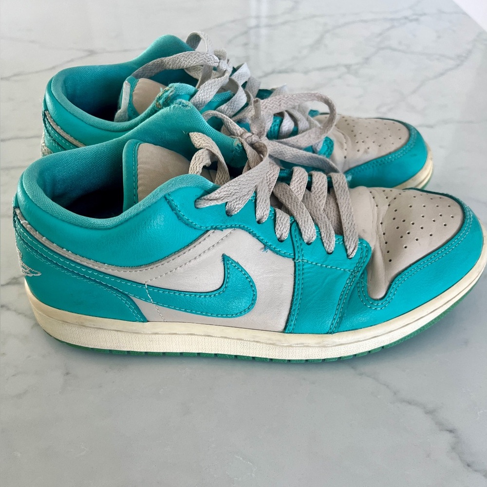 Nike Air Jordan 1 Low Tropical Teal & Sandy Beige – Women’s Size 7